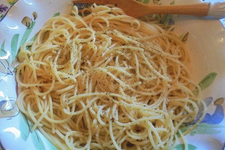 Spaghetti mit Pfeffer und Käse