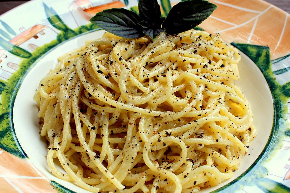 Spaghetti mit Pfeffer und Käse