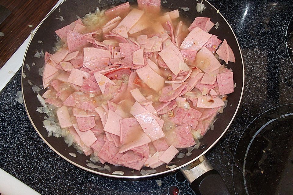 Feldsalat mit Paprika und Fleischwurst