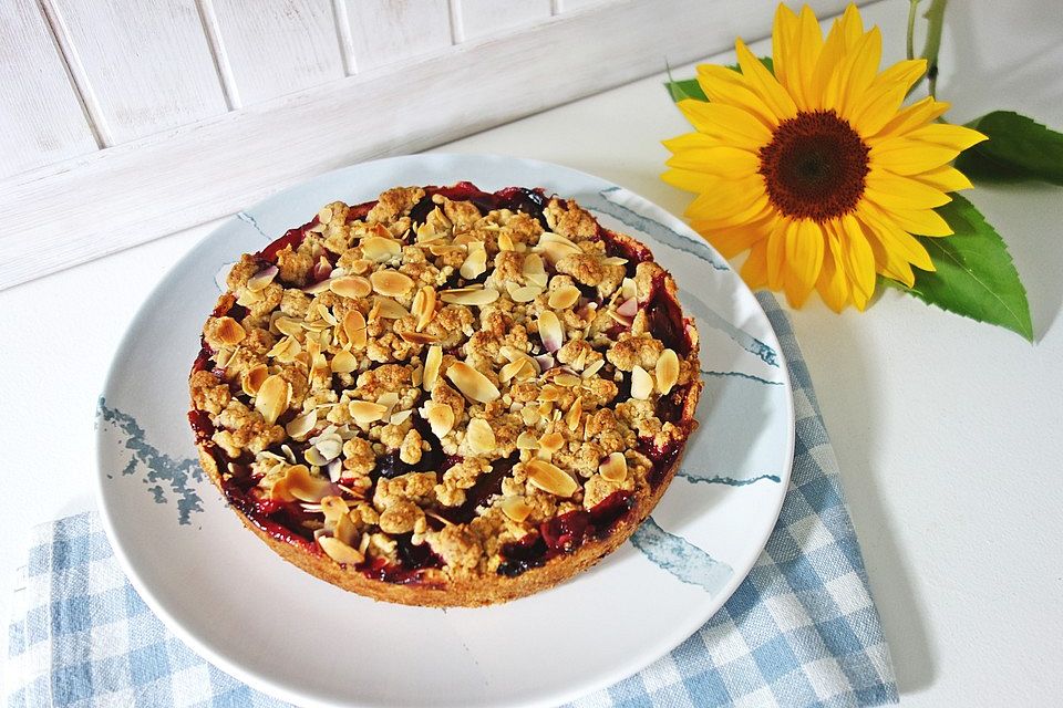 Kleiner Kuchen mit Pflaumenmus und Zimt-Streuseln