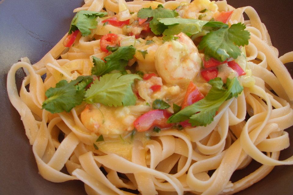 Pasta mit Garnelen in Kokos-Sahne-Soße