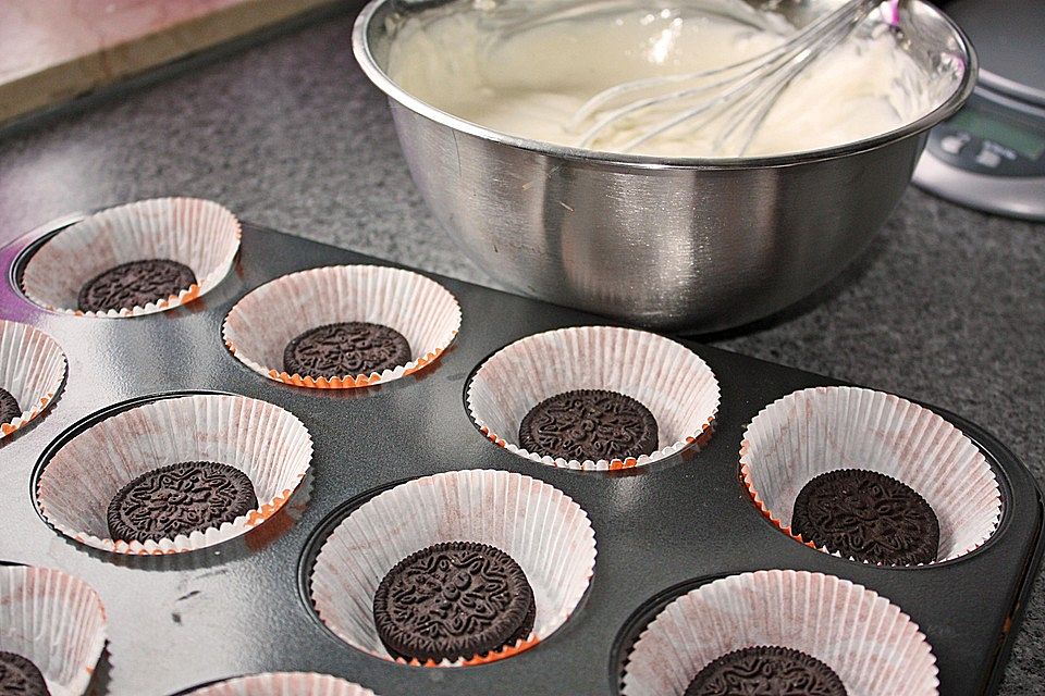 Oreo Chocolate Cheesecake Muffins