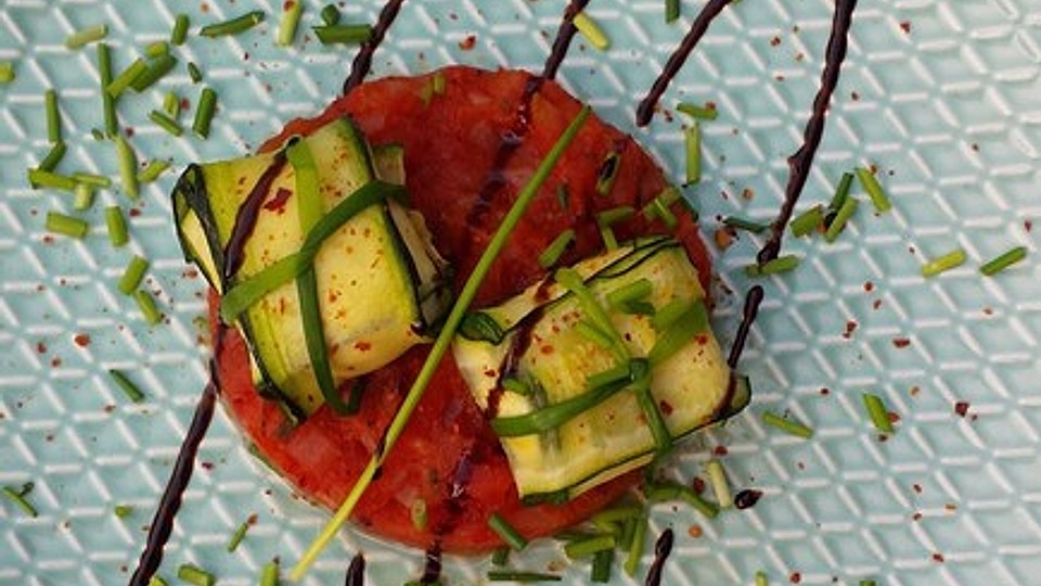 Ziegenfrischkäse im Zucchinimantel von Nearlyheadlessnick| Chefkoch