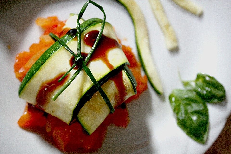 Ziegenfrischkäse im Zucchinimantel