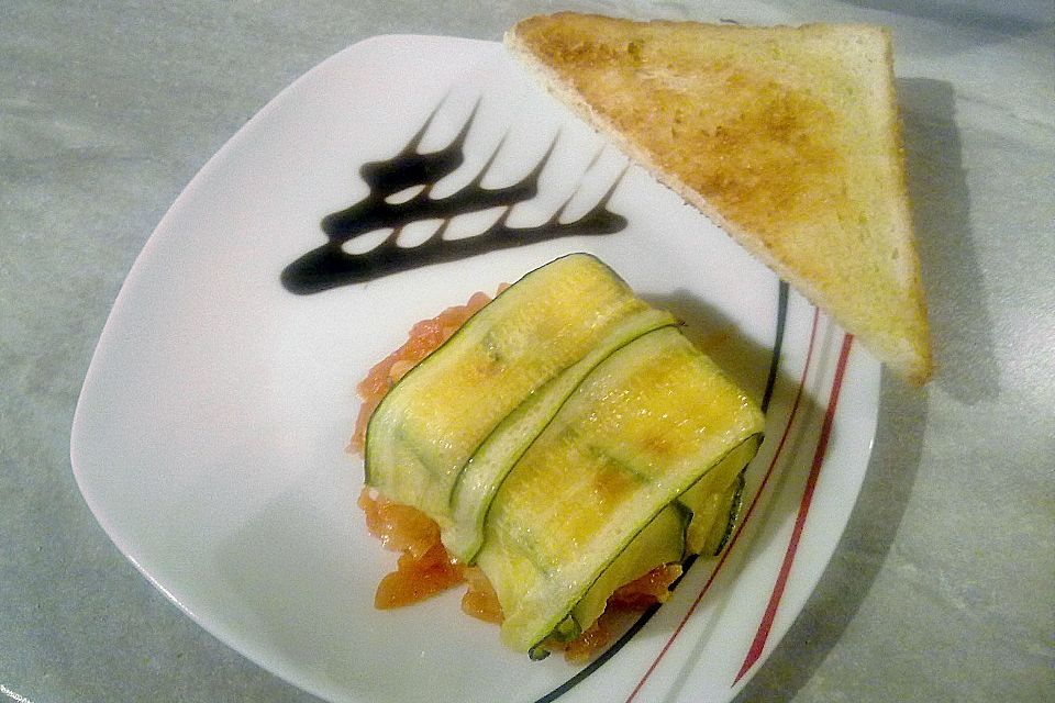 Ziegenfrischkäse im Zucchinimantel