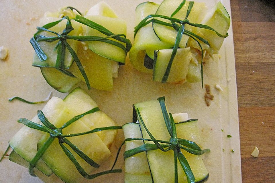 Ziegenfrischkäse im Zucchinimantel