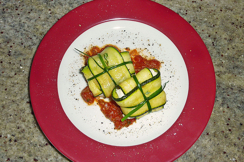 Ziegenfrischkäse im Zucchinimantel