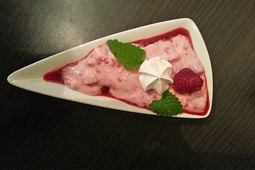 Himbeeren-Dessert mit Meringen