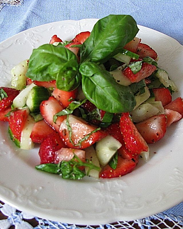 Gurken-Erdbeer-Salat