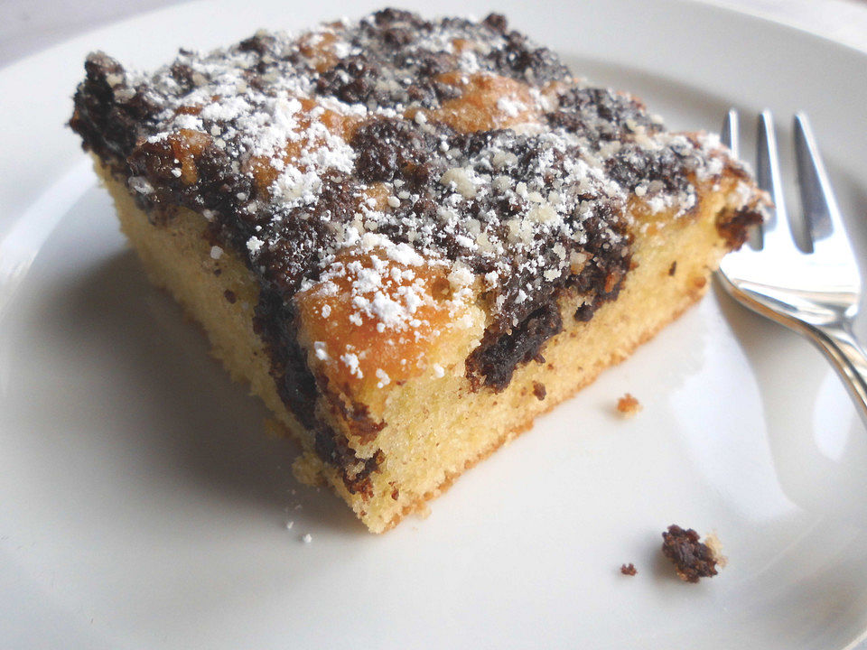 Streuselkuchen mit versunkenden Schokoladenstreusel mit Puderzucker von ...