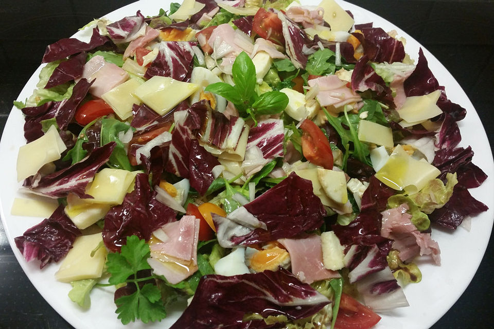 SchmackoFatz Gartensalat mit Ei, Käse und Schinken