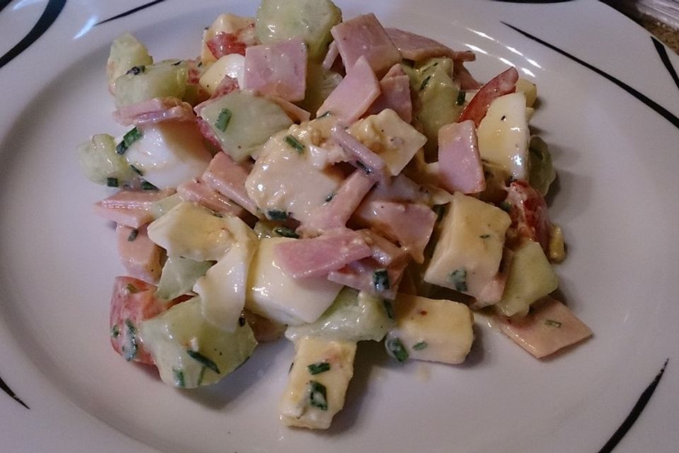 SchmackoFatz Gartensalat mit Ei, Käse und Schinken