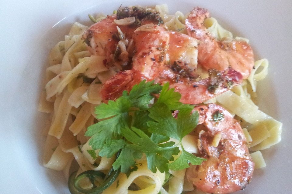 Pasta mit Scampi und viel Knoblauch