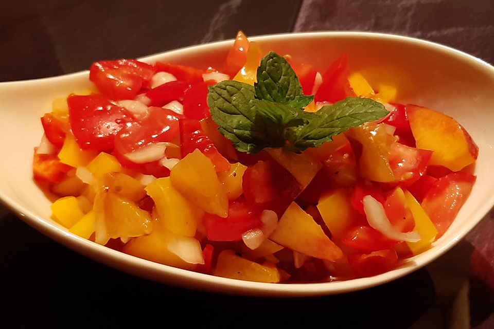 Paprika-Pfirsich-Salat