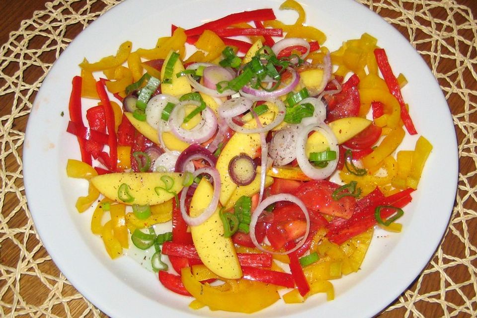 Paprika-Pfirsich-Salat