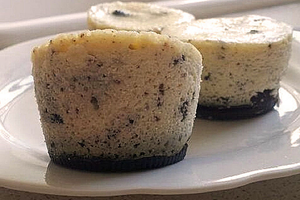 Cookies and Cream Cheese Cupcakes