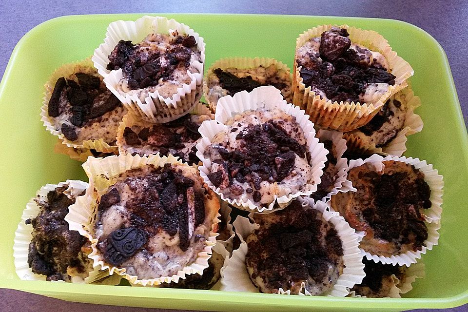 Cookies and Cream Cheese Cupcakes