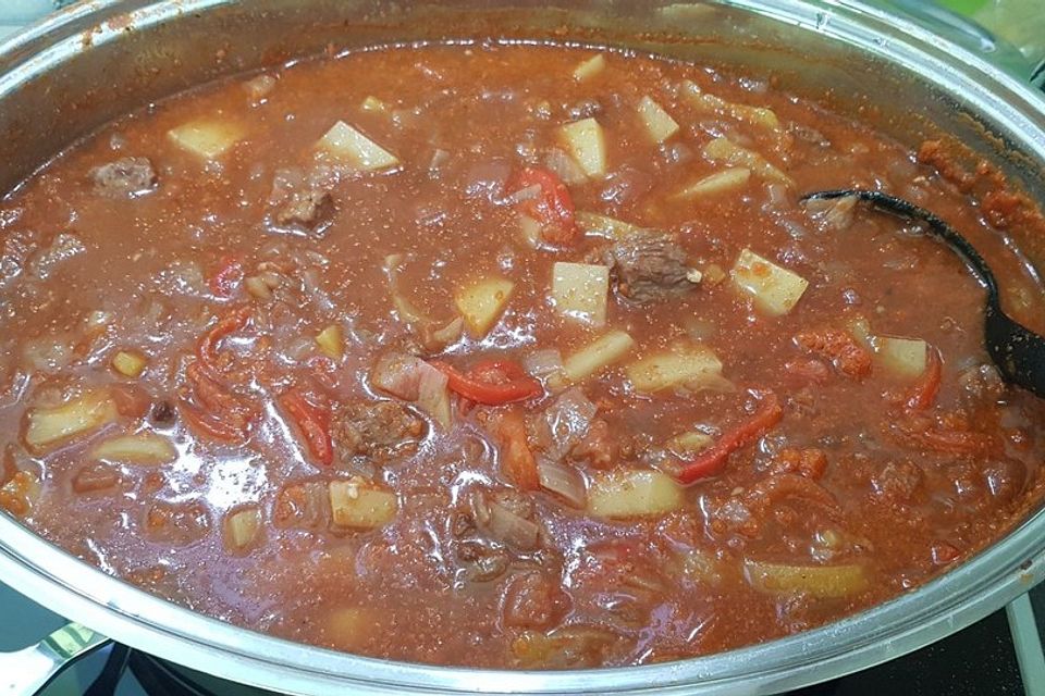 Gulaschsuppe à la Oma Gulaschsuppe à la Oma