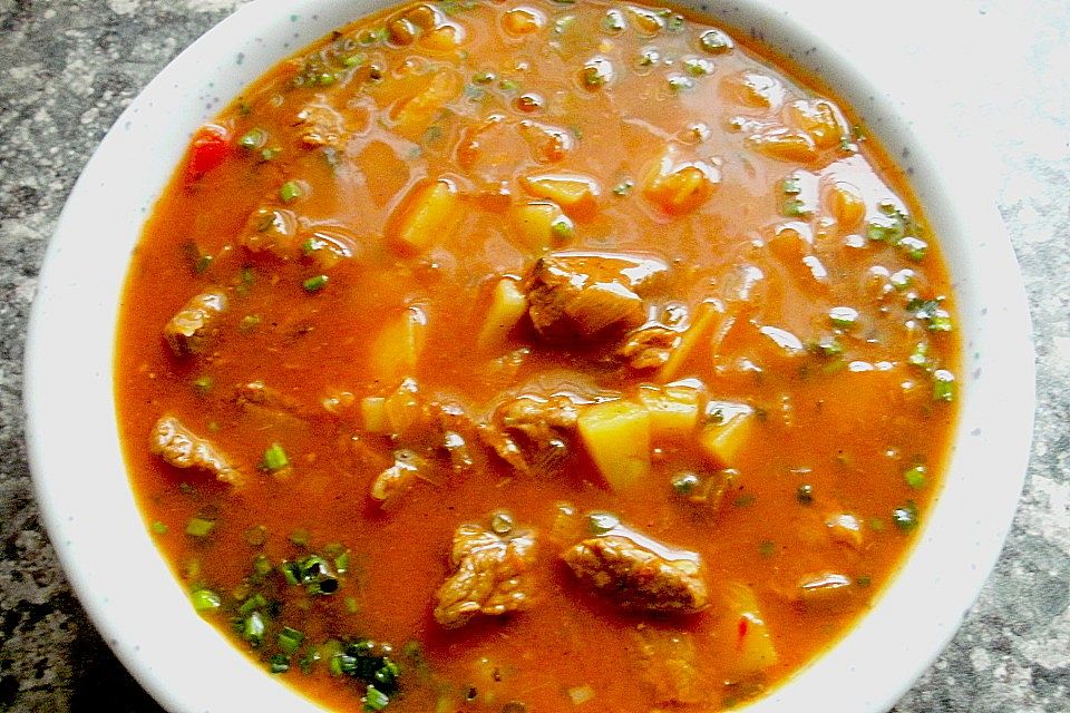 Gulaschsuppe à la Oma Gulaschsuppe à la Oma