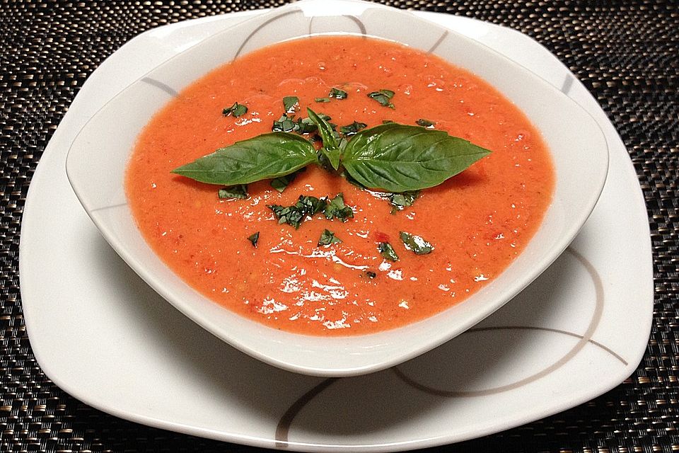 Schnelle kalte Tomatensuppe