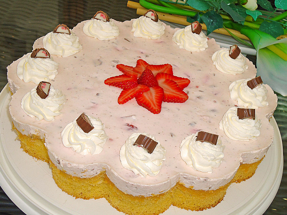 Erdbeer-Yogurette Torte von bigbossman| Chefkoch