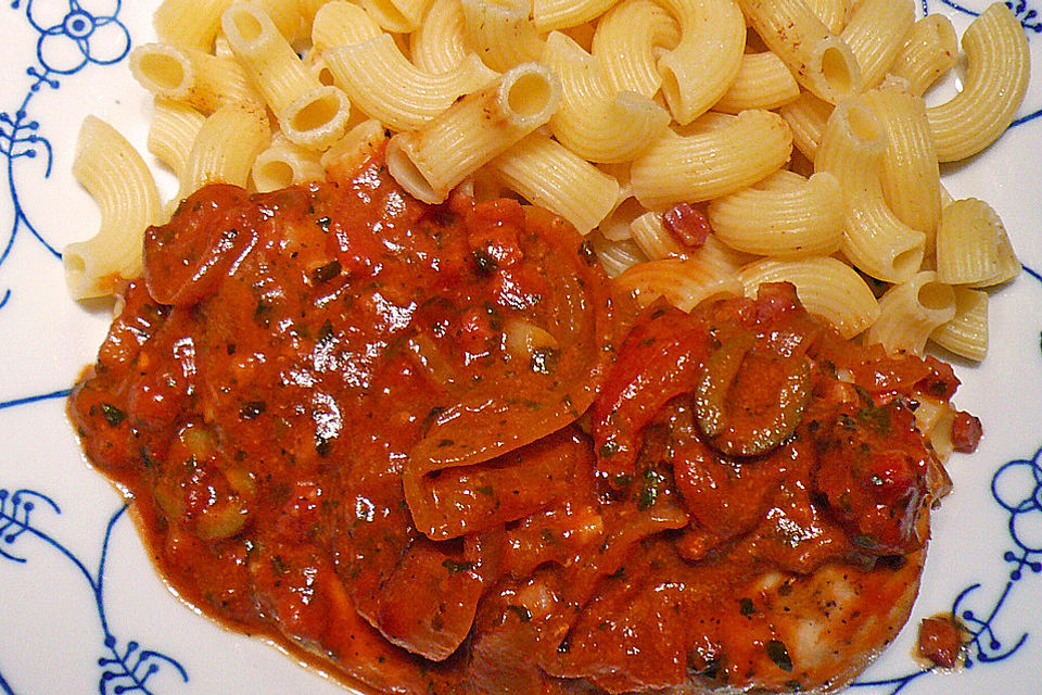 Huhn in Tomaten- Basilikum-Sauce