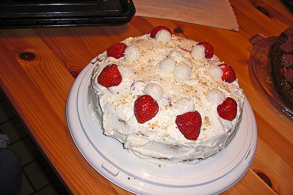 Raffaello-Erdbeer-Torte