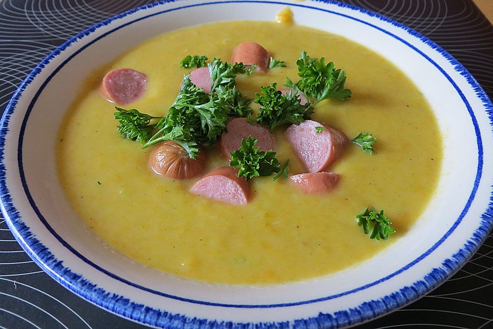 Cremige Kürbissuppe mit Äpfeln, Karotten und Kartoffeln