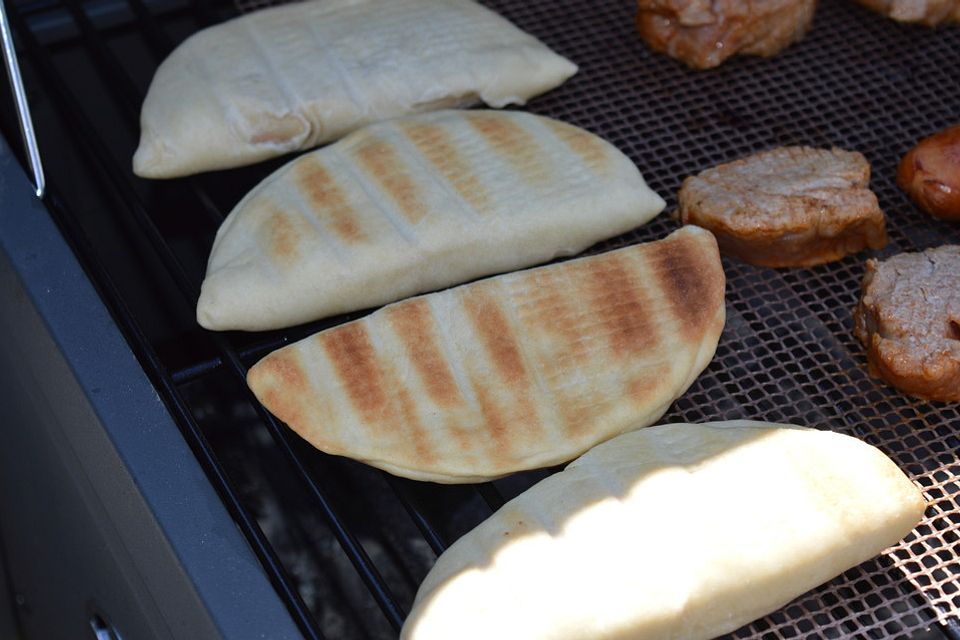 Mini-Calzone vom Holzkohlegrill