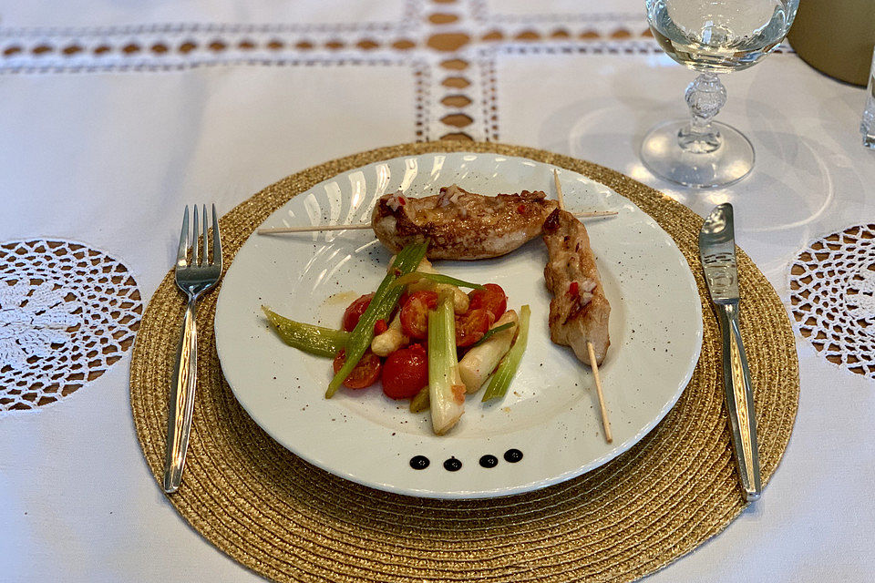 Ingwer-Spargel mit Hähnchenfiletspießen