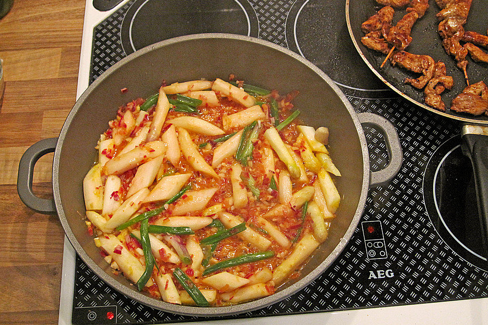 Ingwer-Spargel mit Hähnchenfiletspießen