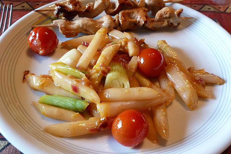 Ingwer-Spargel mit Hähnchenfiletspießen