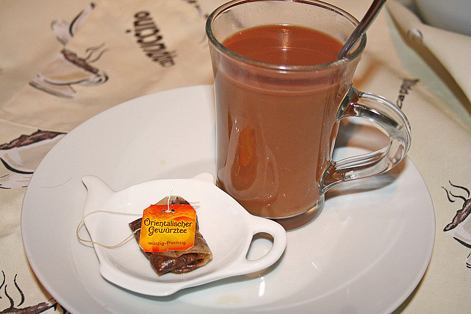 Chai-Latte mit Lieblings-Schokolade