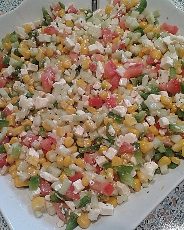 Bunter Feta-Salat mit Senfdressing