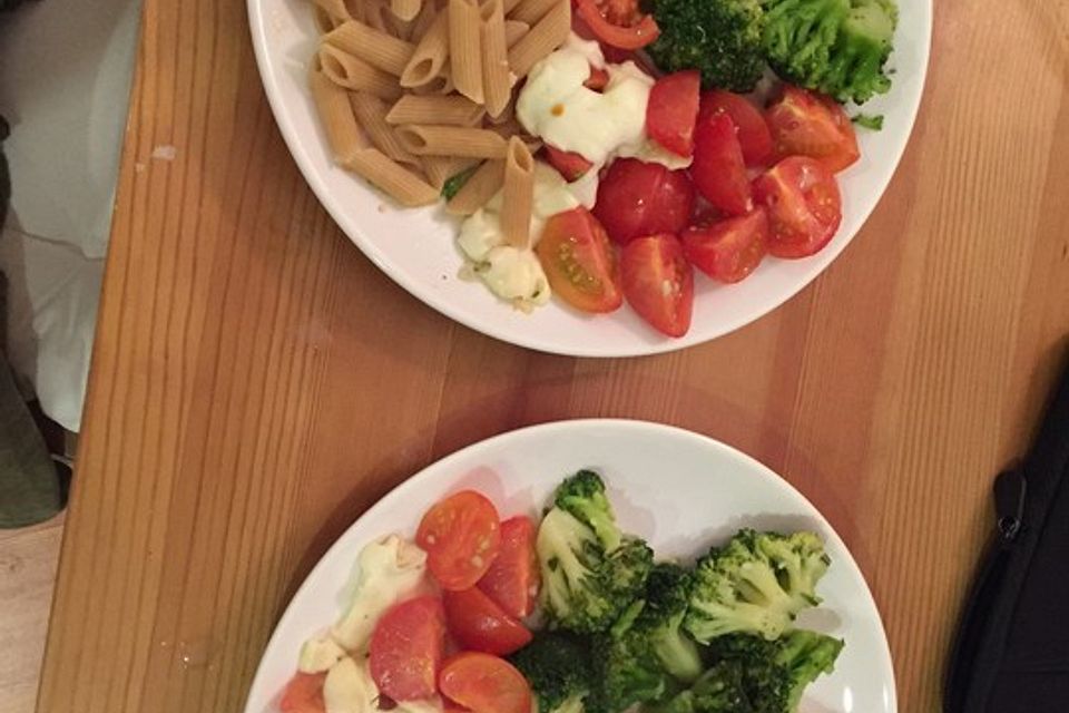 Gebratener Lachs mit Brokkoli und Rosmarinsoße