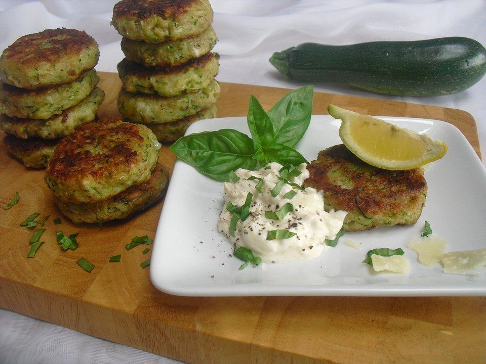 Travelamigos griechische Zucchinibratlinge mit Käse von Travelamigos ...