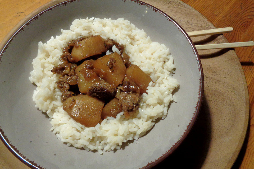 Japanischer gekochter Rettich mit Hackfleisch