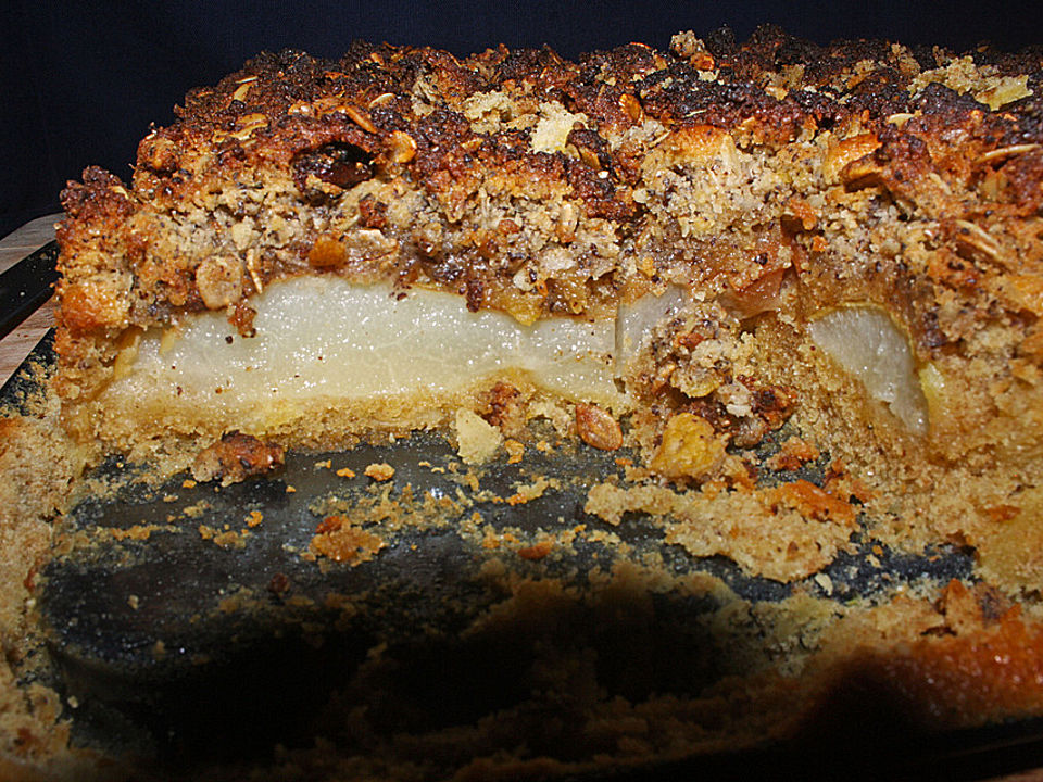 Saftiger Birnenkuchen mit edlen Marzipanstreuseln von ...