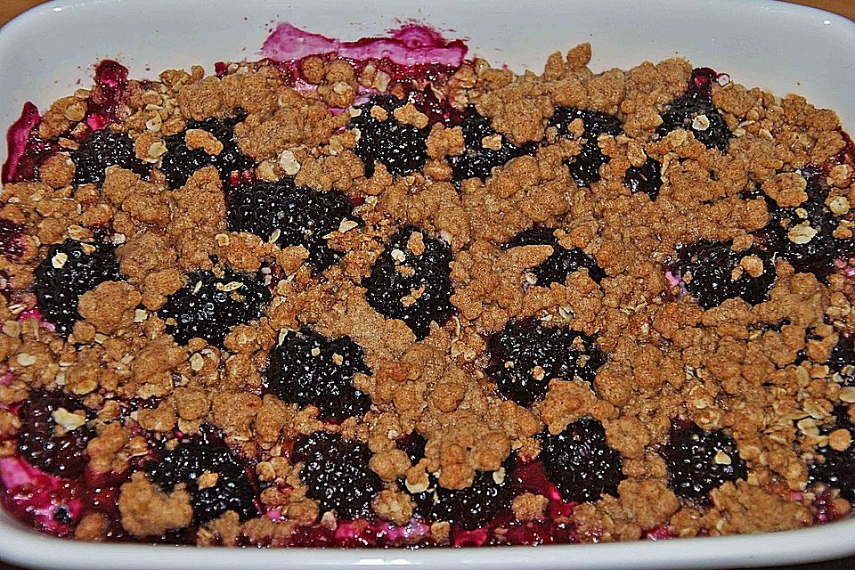 Quark-Brombeer-Crumble