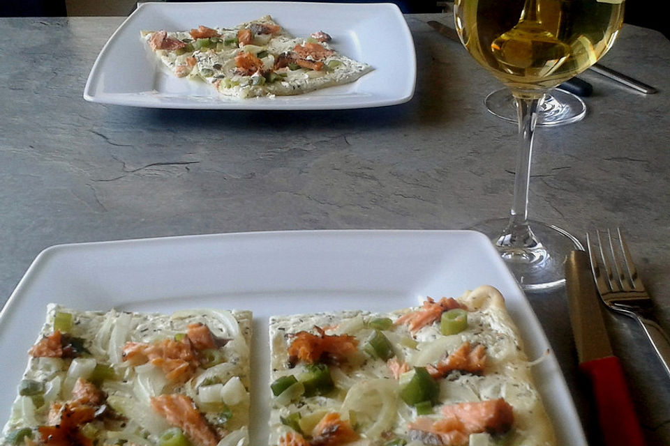 Flowers Flammkuchen mit Lachs