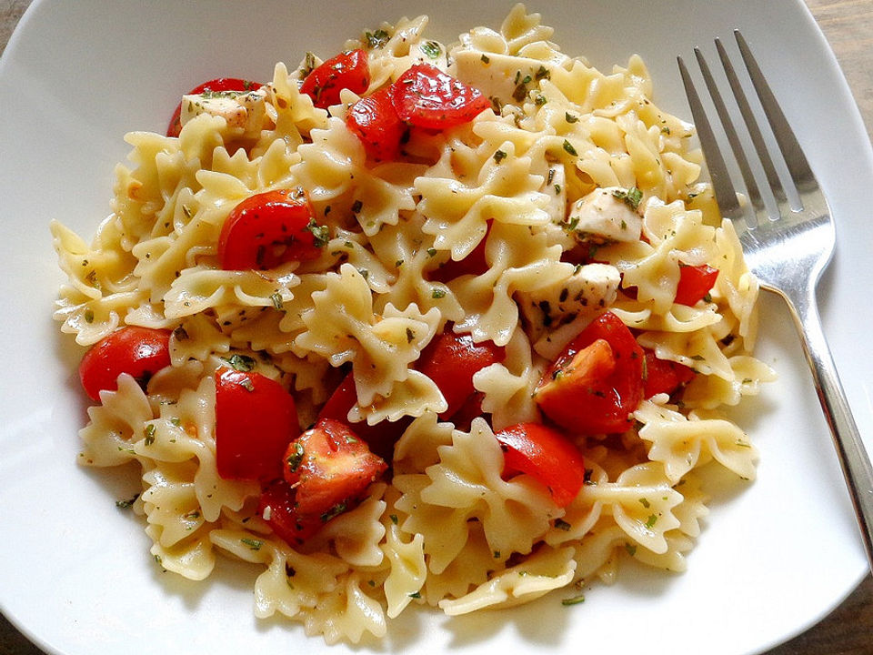 Nudeln mit karamellisiertem Schnittlauch und Tomaten von strohengel ...