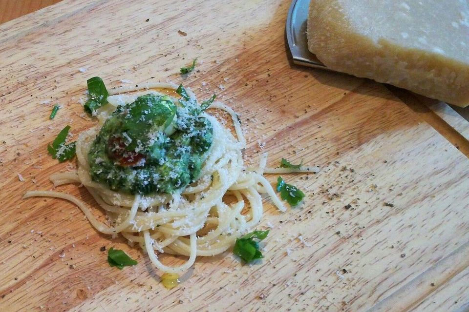 Spaghetti mit Spinat-Sahne-Sauce