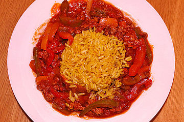 Paprika-Gemüsepfanne mit Hackfleisch und Reis