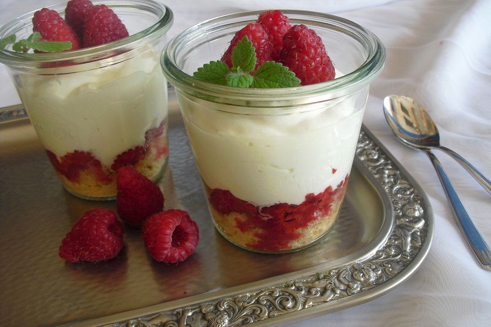 Quark-Beerendessert - Himbeeren, Quarkcreme und Butterkekse