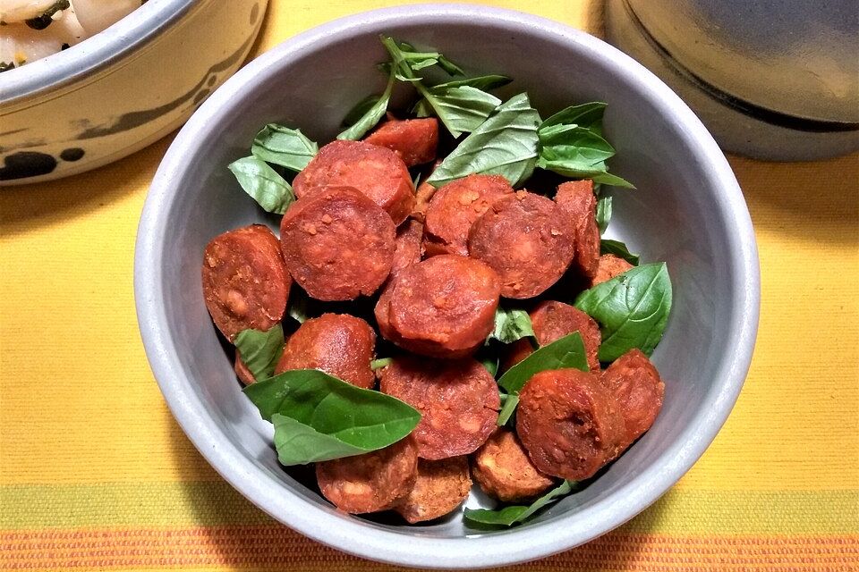 Chorizo-Chips für das Tapas-Büfett