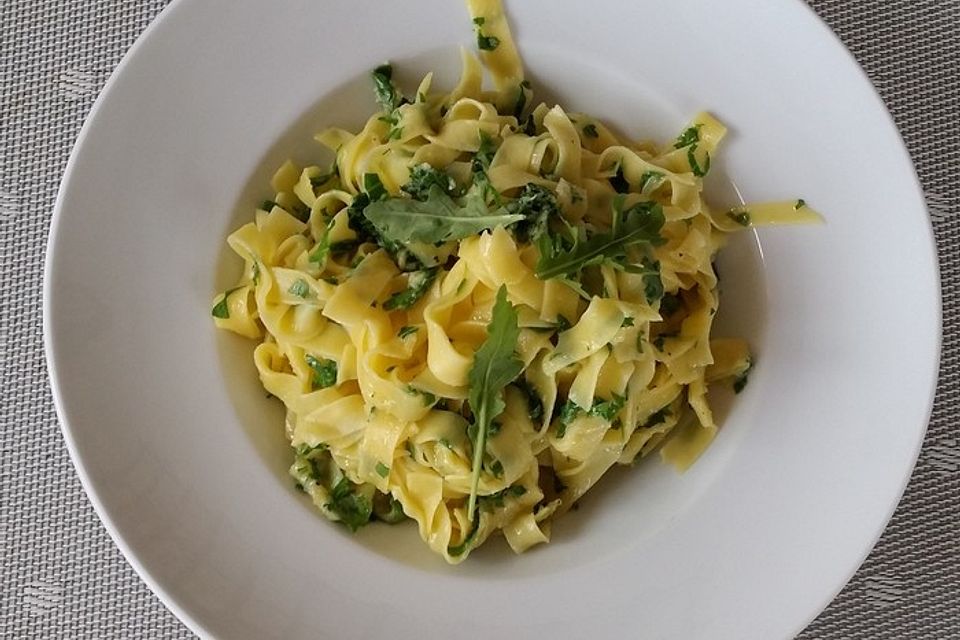 Spaghetti mit Zitrone und Rucola