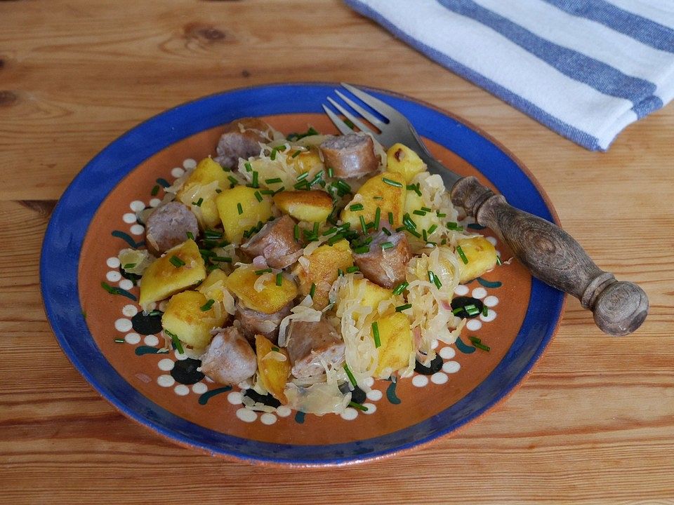 KartoffelBratwurst Pfanne mit Sauerkraut von Sivi Chefkoch