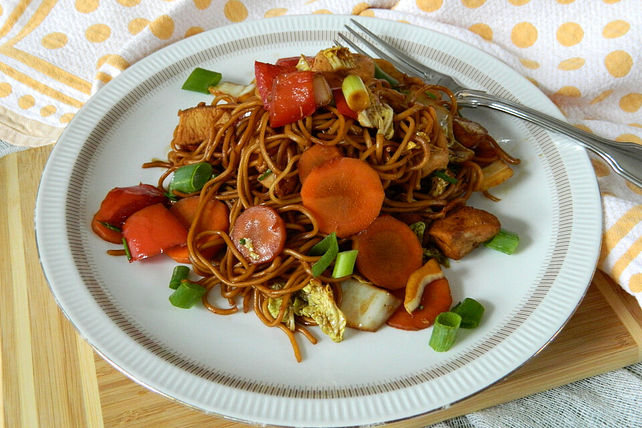 Chinesische Bratnudeln mit Hähnchenbrust von Judykoch| Chefkoch