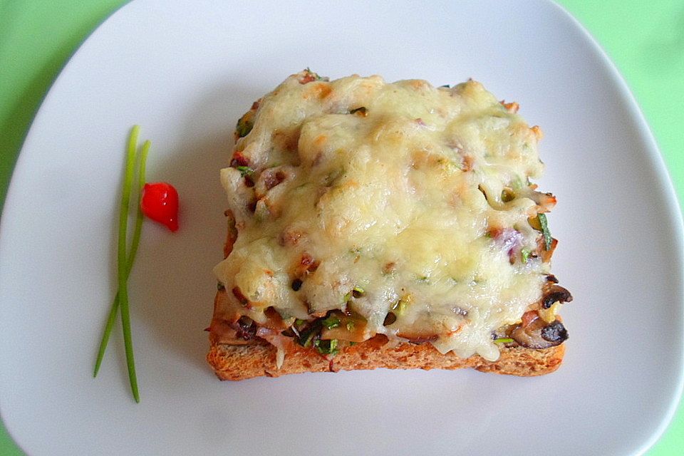 Zucchini-Champignon-Toast überbacken