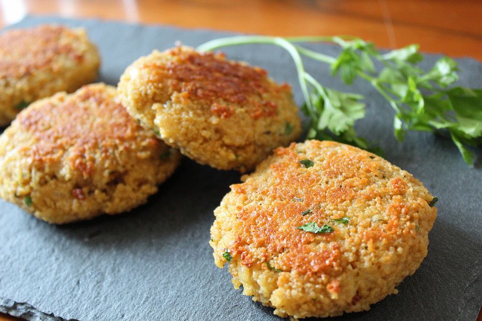 Couscous-Bratlinge mit Käse Couscous-Bratlinge mit Käse